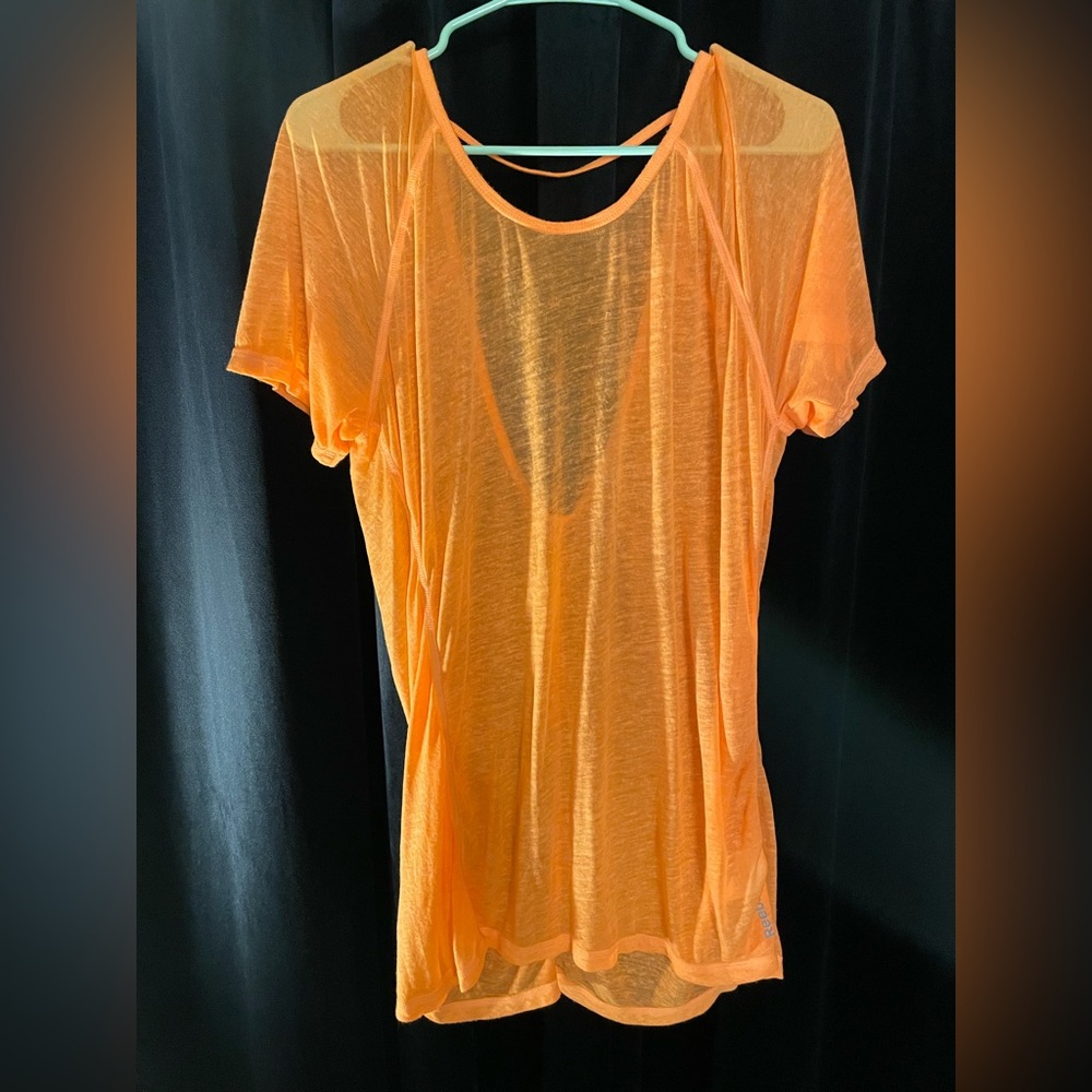 Reebok t shirt. Orange. Size L